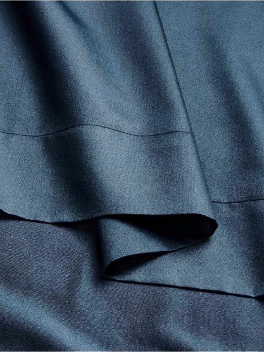California King 600 Thread Count
Sateen Sheet Set in Dark Mineral Blue - Picture 4 of 5